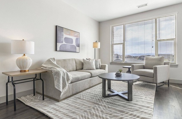 Modern Apartment in Prime Location (ID8582X12)