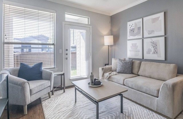 Modern Apartment in Prime Location (ID8343X22)