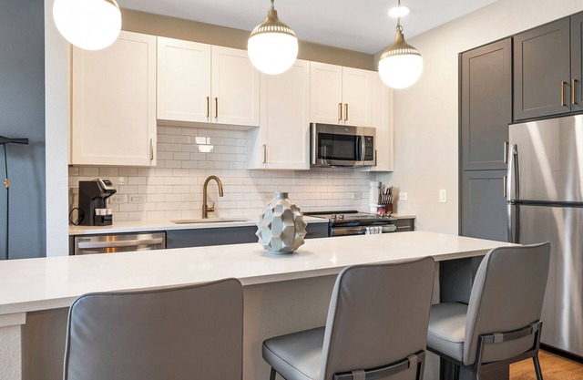 Modern Apartment in Prime Location (ID8282X55)