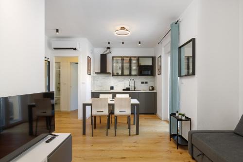 Modern apartment, in the center near see
