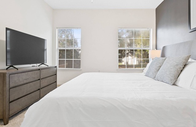 Modern Apartment in Prime Location (ID8541X05)