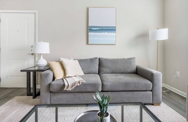 Modern Apartment in Prime Location (ID1375X557)