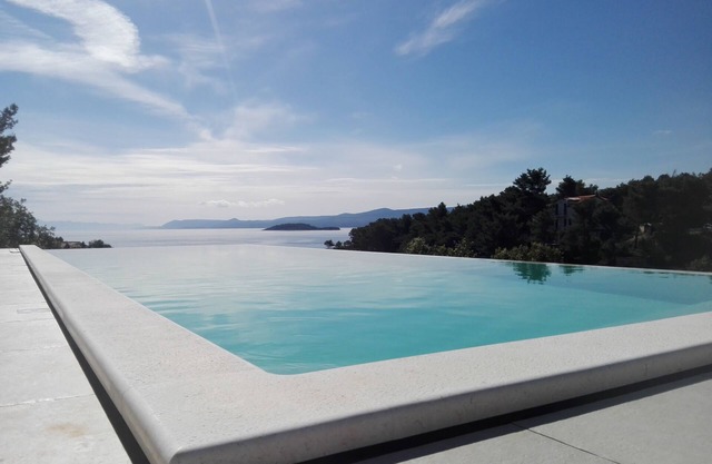 Modern apartment in villa on island Hvar 2.
