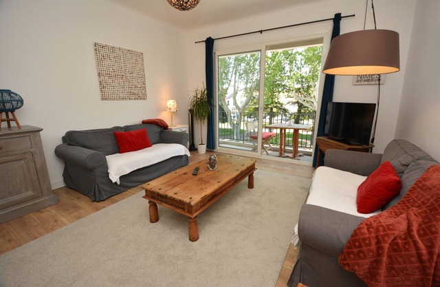 Modern apartment near historical center Tarascon