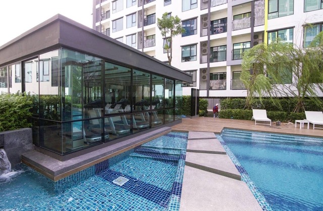Modern Apartment Near On nut!