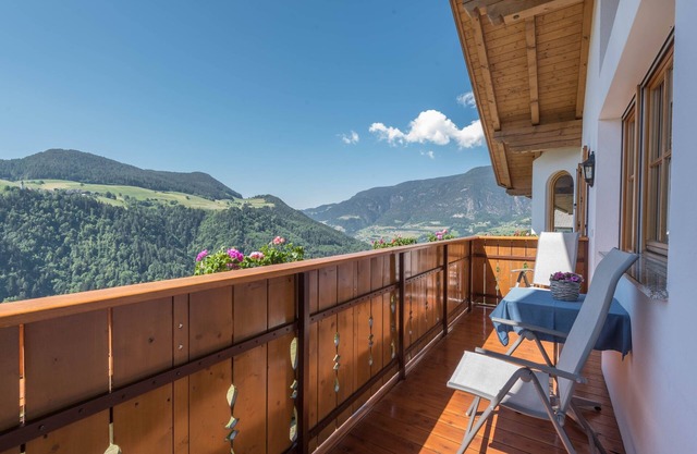 Modern “Apartment Sella” with Mountain View, Wi-Fi, Balcony, Garden & Terrace