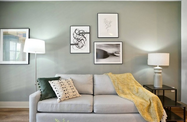 Modern Apartment in Prime Location (ID884)