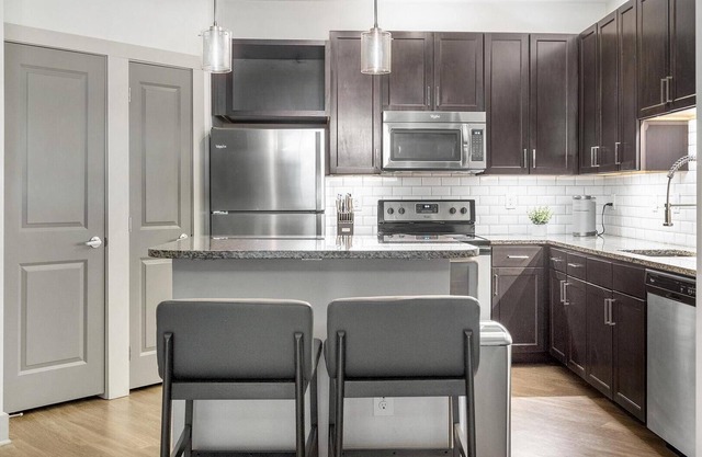 Modern Apartment in Prime Location (ID883)