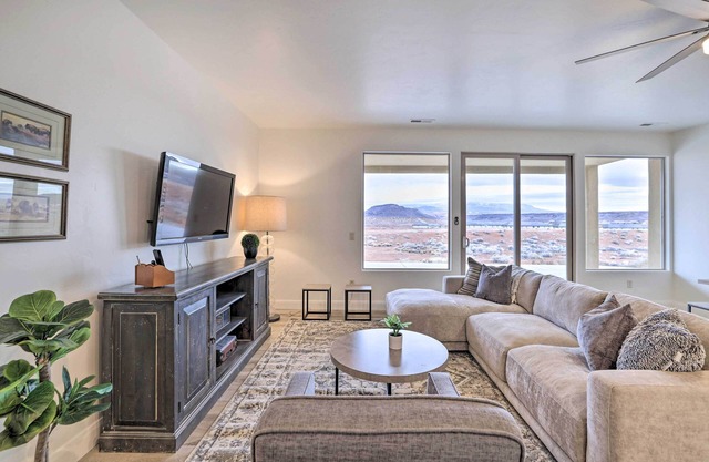 Modern Apartment w/Beautiful Mountain Views!
