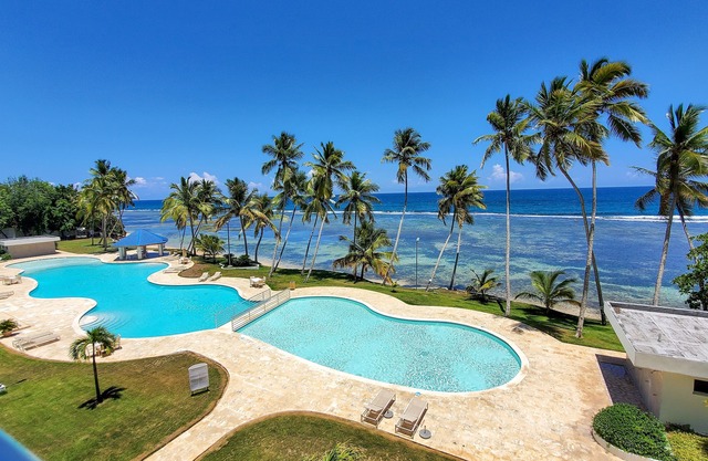 MODERN APARTMENT WITH BEACH AND POOL