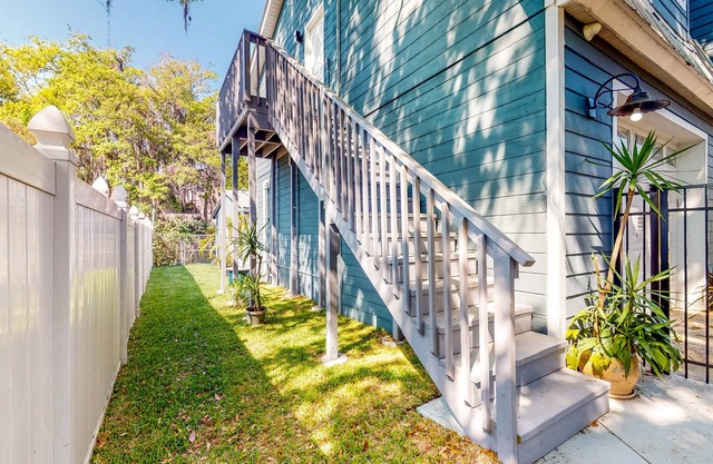 Modern apartment with enclosed yard, central AC, & kitchenette - dog-friendly