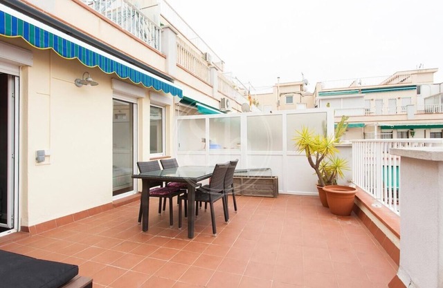 Modern apartment with terrace in Hospital Clinic