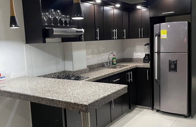 Modern Apartment with Views, Netflix, High Speed Wifi High Quality Linens