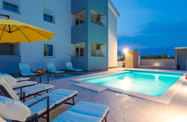 Modern Apartment with Terrace and Pool View