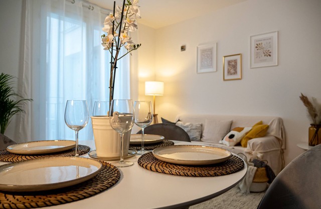 Modern apartment with private park - Maison Blanche
