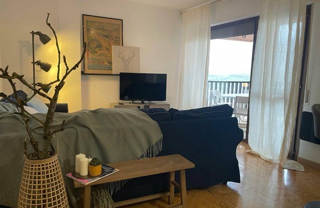 Modern Apartment with Pool, Gym, and Terrace near Jaca Center