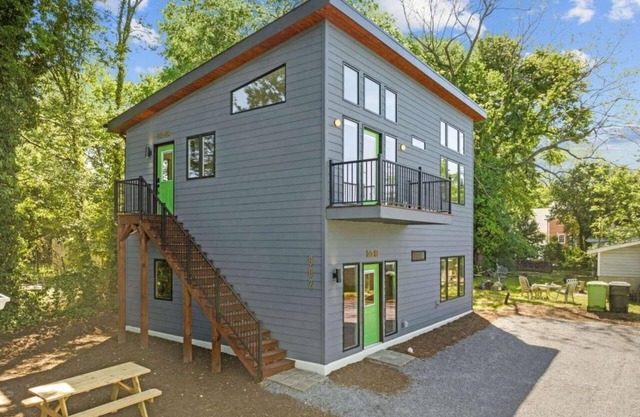 Modern apartment within mins from Downtown Raleigh