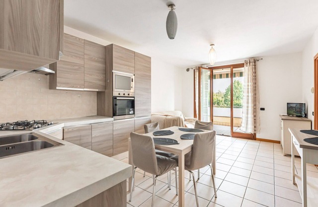 Modern Apt in Mestre W/Terrace near the Station!