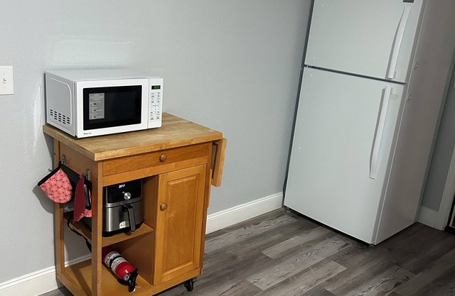 -Modern attached en-suite -shared pool -Orlando