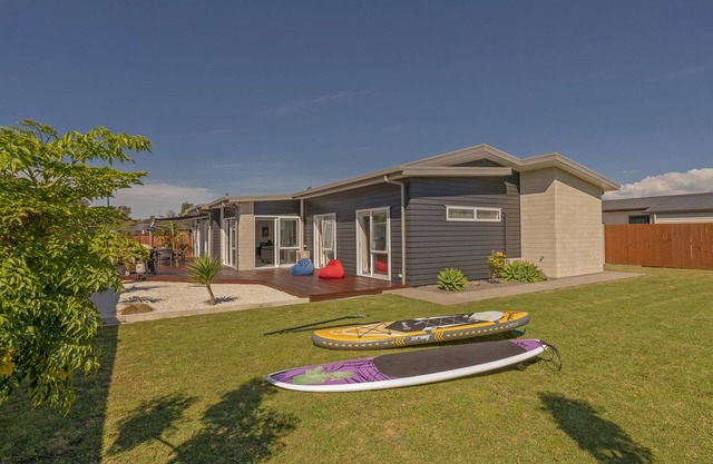 Modern Beach Pad - Whitianga Holiday Home