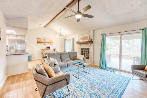 Modern Bentonville Retreat - Sleeps 6 Near Trails