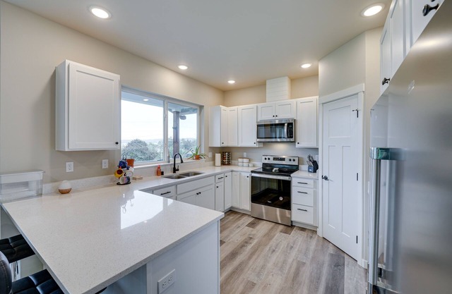Modern Blaine Vacation Rental, 33 Mi to Vancouver!