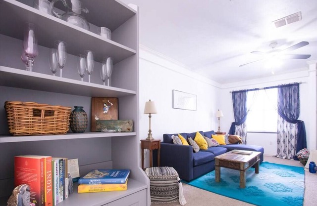 Modern Boho 💐 King Bed 2BD Condo