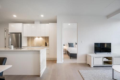 Modern Bright Central Apartment by Zodiak Stays