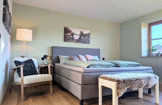 Modern, bright vacation apartment in the Isarwinkel, 3 min. walk to Obergries station