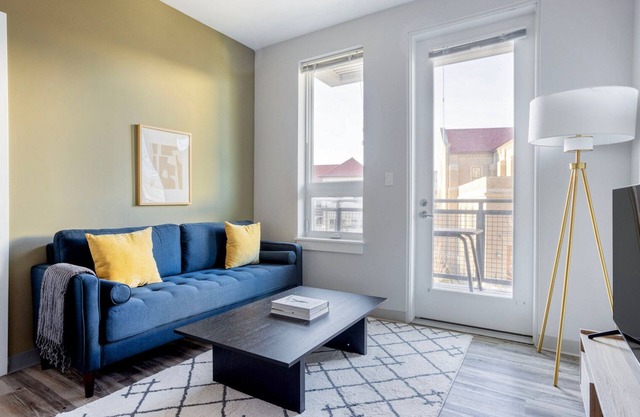 Modern Brighton 2BR w/Gym, nr Green Line & Dining, by Blueground