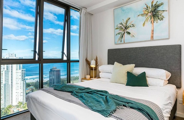Modern Broadbeach Apartment With Amazing Views