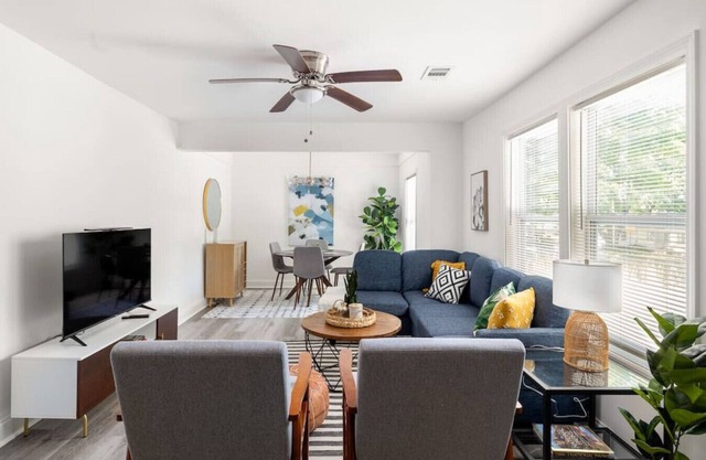 Modern Bungalow Minutes from Downtown Atlanta and Lakewood