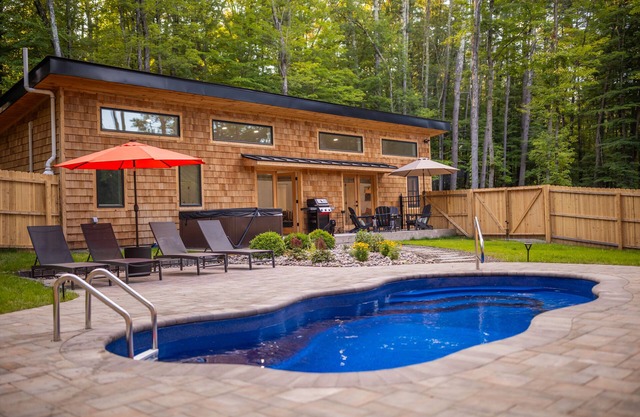 Modern Cabin Retreat Private Pool & Hot Tub Close to HITS Saugerties 3BR