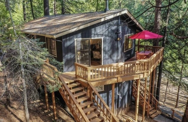 Modern Cabin w/EV Car Charger and Pool Access
