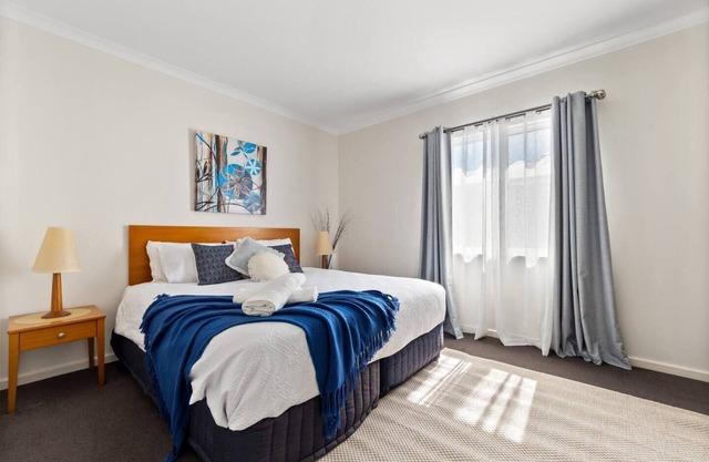 Modern canal apartment sleeps 2