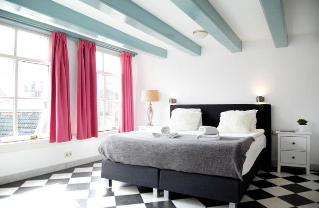 Modern Canal House Loft - City Center