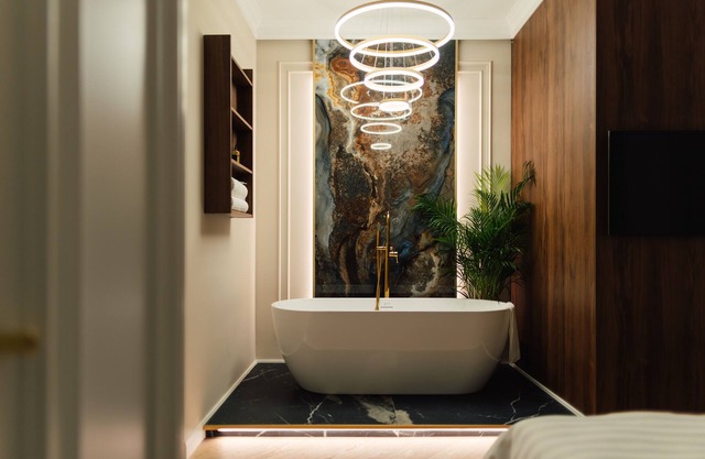 Modern&central apartment with a gorgeous bathtub inside one of the two bedrooms.