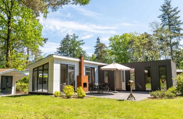 Modern chalet with terrace near Rockanje