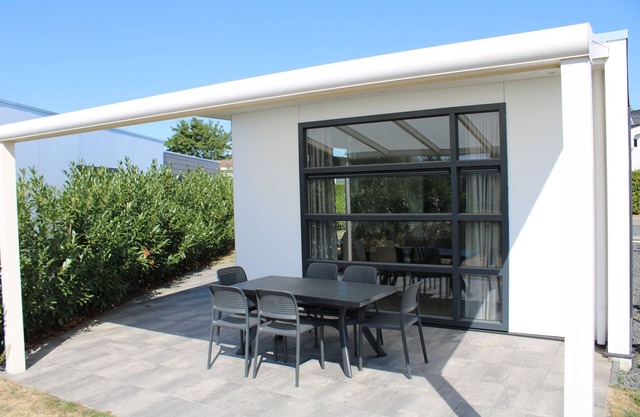 Modern chalet with a dishwasher in Lathum