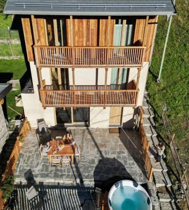 Modern chalet with hot tube