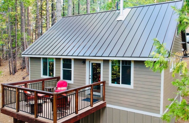 Modern-Chic Cabin Experience! 11mi to Lassen, EV.