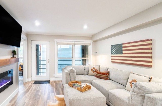 Modern, Chic Dream Location | Electric Fireplace, Covered Parking, Elevator | 3 Mins To Skiing!