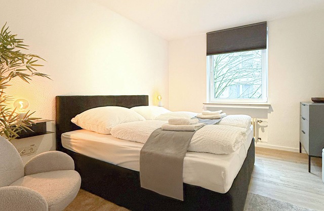 Modern city apartment for 5 guests with balcony & self-check-in