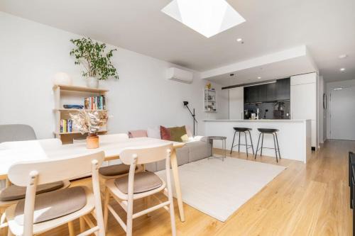 Modern City Living - 1BR Apt in Vibrant Dickson - Hosted by CanStay
