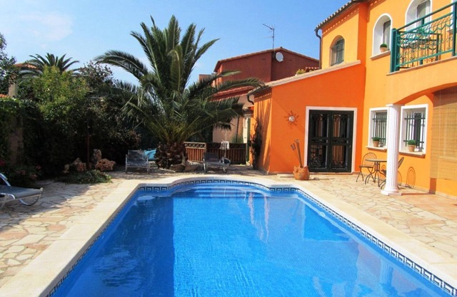Modern Colonial Villa, Pool, BBQ, WiFi, 200m from Beach - Costa Brava