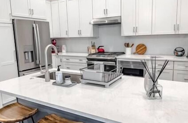 Modern Colonial - Tremont - Excellent Walkability