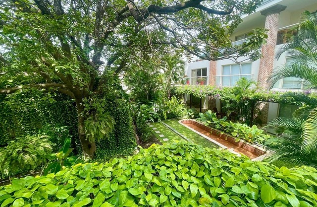 Modern Comfort: Spacious 2BR in Walled City