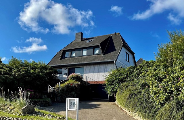 Modern comfort apartment with lots of light and space in a quiet location!