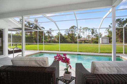 Modern Comfort in Naples, Close to Everything