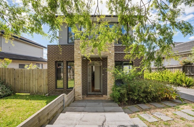 Modern Comfort townhouse near BoxHill
